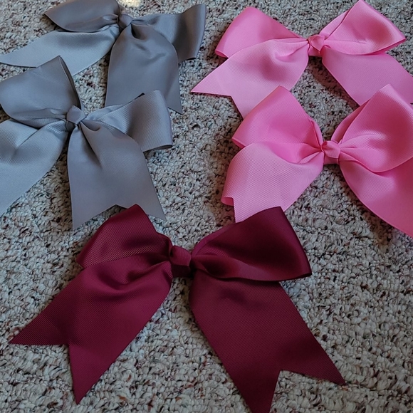 Girl's bows - Picture 1 of 2